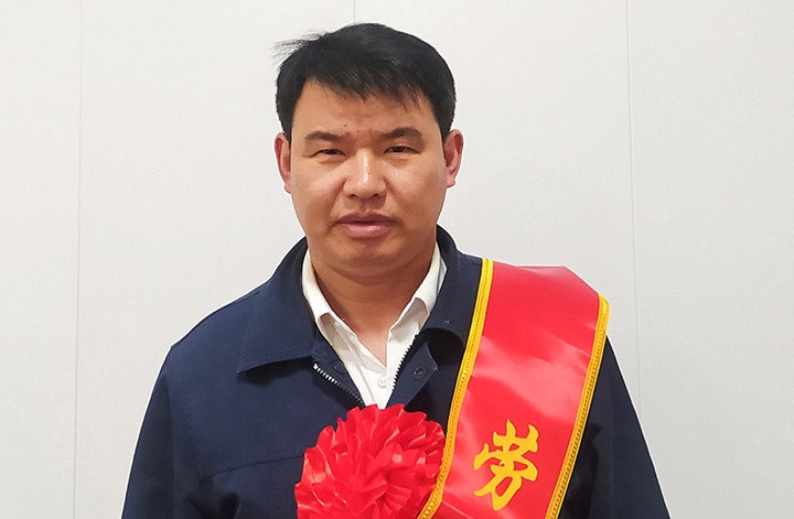 【意昂体育 | 智能运动新世代的引领者风采】兢兢业业 恪尽职守——镇雄煤业2023年度劳动模范赵泽禄
