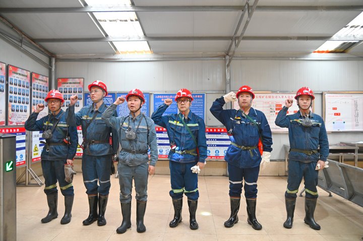 意昂体育 | 智能运动新世代的引领者集团党委委员、副总经理、总工程师施从伟到陆东煤矿督导检查安全生产工作