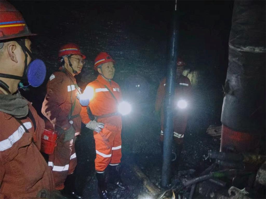 国家矿山安全监察局云南局党组成员、总工程师陈涌泉到云南东源罗平东城煤矿有限公司检查指导工作